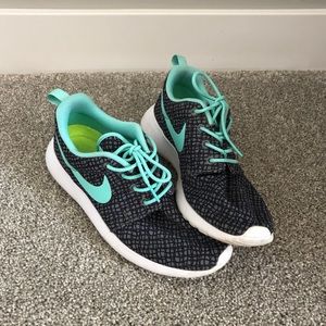 Nike Roshe One Sneakers